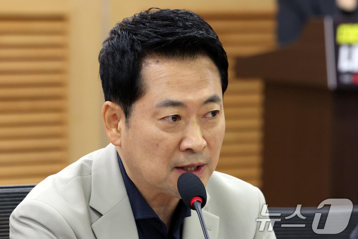 본문 이미지 - 장동혁 국민의힘 대표가 2일 오전 서울 여의도 국회 의원회관에서 열린 '대한민국 청년 내집마련 가능한가 -청년이 묻고 전문가들이 답하다' 토론회에서 축사를 하고 있다. 2026.9.2 ⓒ 뉴스1 황기선 기자