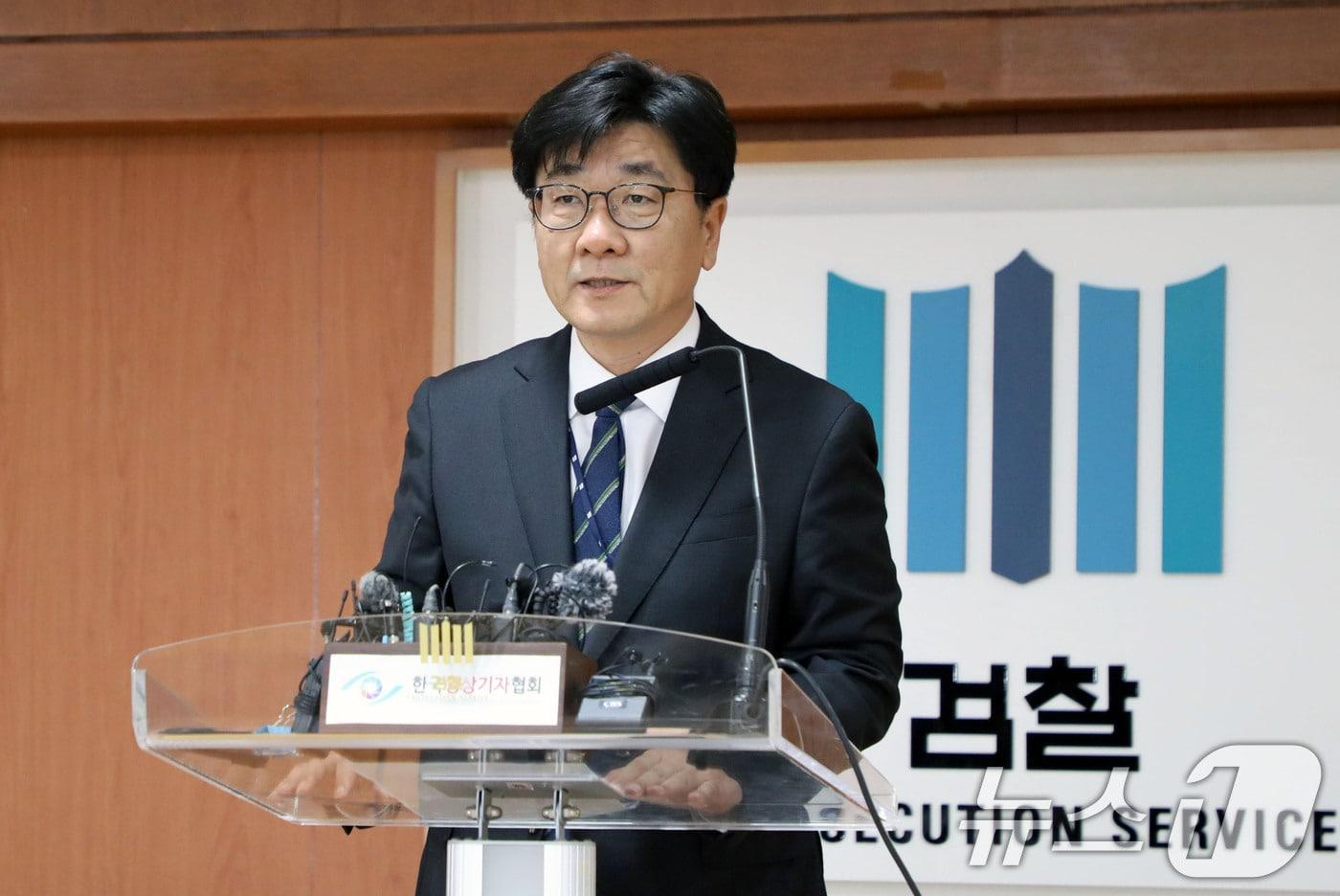 본문 이미지 - 신태훈 광주지방검찰청 차장검사가 2일 오후 광주지검 5층 중회의실에서 박성주 전 국가수사본부장 등 직권남용 사건에 대한 수사결과 브리핑을 진행하고 있다. 2026.9.2 ⓒ 뉴스1 이수민 기자