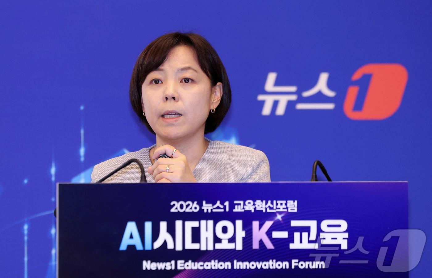 본문 이미지 - 고민정 멀티캠퍼스 AX러닝혁신센터장이 2일 서울 용산구 나인트리 프리미어 로카우스 호텔에서 'AI시대와 K-교육'이라는 주제로 열린 2026 뉴스1 교육혁신포럼에서 '성과를 만드는 AX 혁신 파트너'에 대해 강연하고 있다. 2026.9.2 ⓒ 뉴스1 김성진 기자