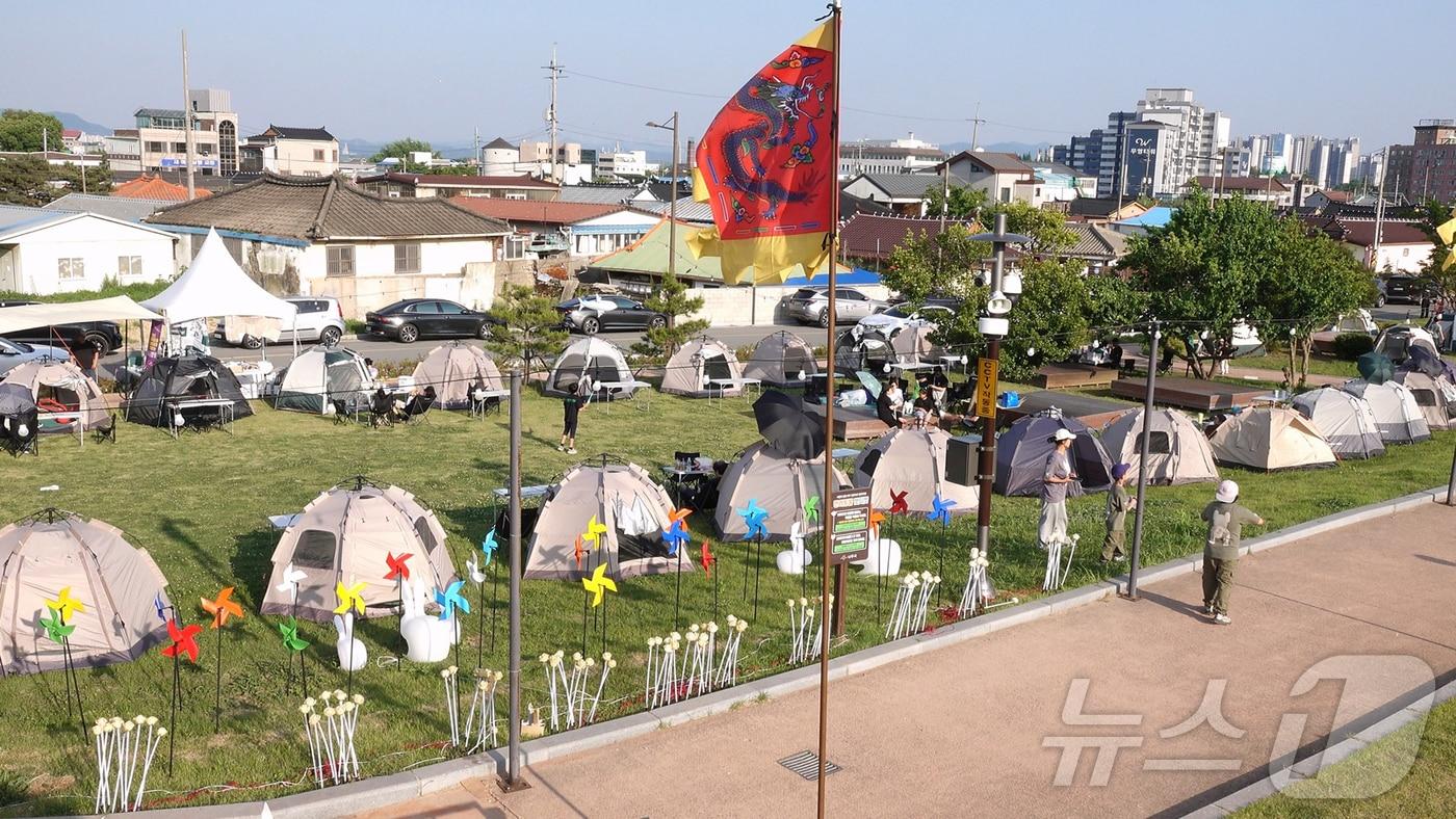 본문 이미지 - 나주읍성의 정취 속에서 특별한 하룻밤을 즐기는 도심캠핑.(나주시 제공, 재배포 및 DB 금지)