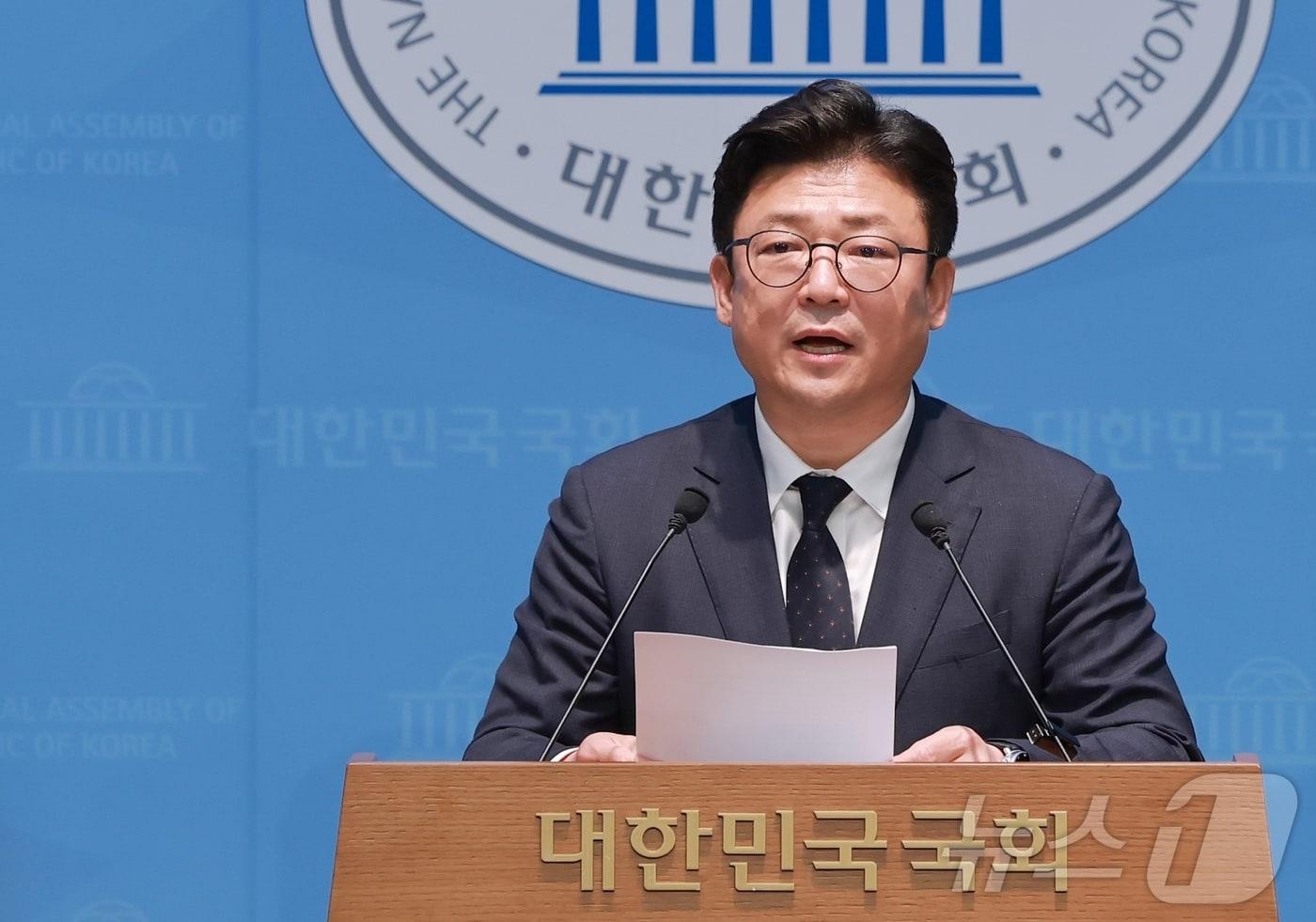본문 이미지 - 강명구 국민의힘 의원이 2일 국회 소통관에서 경찰청장 임명을 촉구하는 기자회견을 하고 있다. 2026.9.2(강명구 의원실 제공. 재판매 및 DB금지) ⓒ 뉴스1 정우용 기자