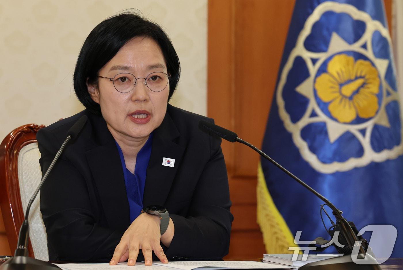 본문 이미지 - 한성숙 국무총리가 2일 서울 종로구 정부서울청사에 AI행정혁신 우수 공직자 간담회에서 모두 발언 하고 있다.  ⓒ 뉴스1 