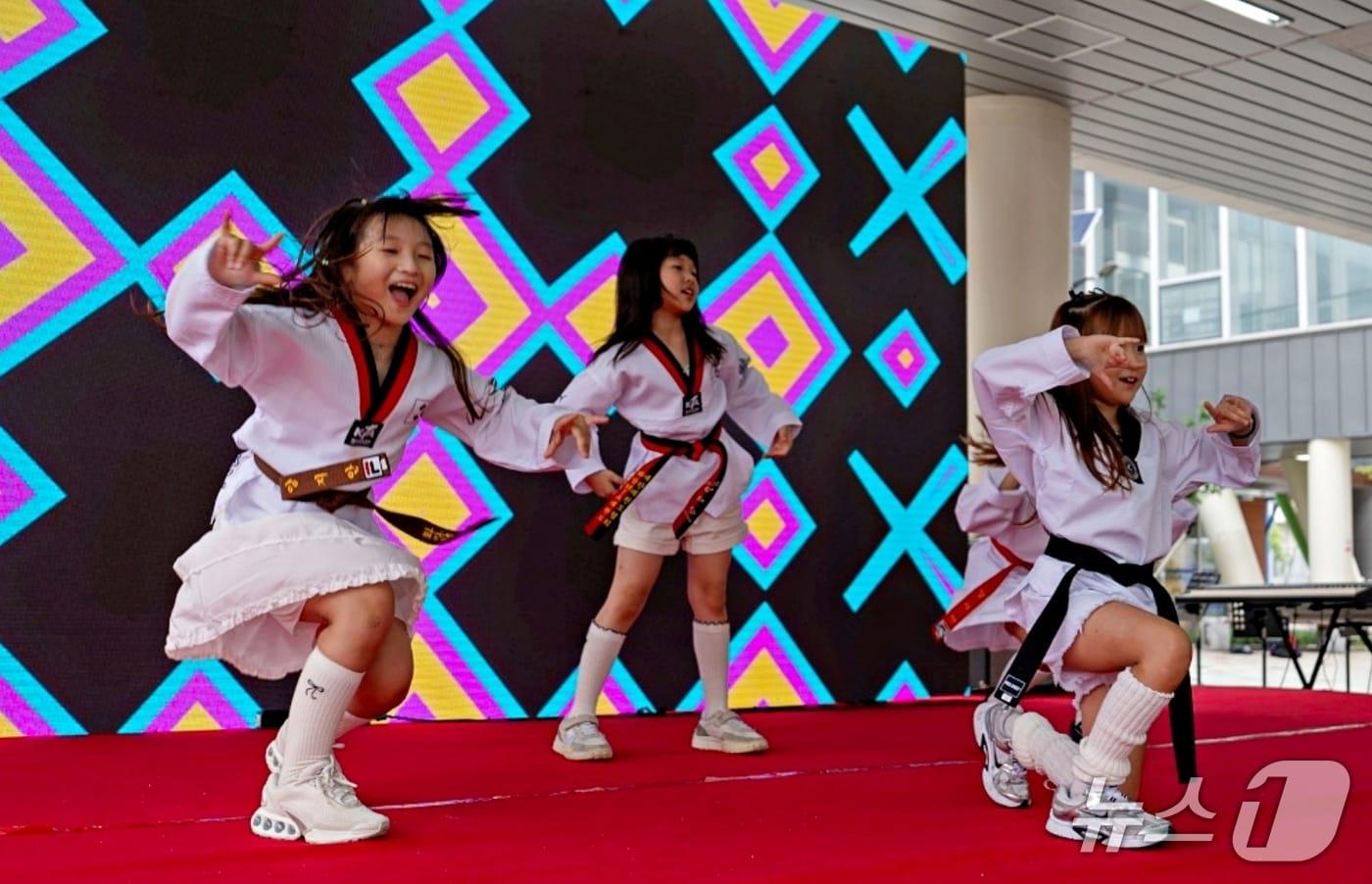 본문 이미지 - 증평 청개구리 축제 모습.(증평군 제공. 재판매 및 DB금지)/뉴스1