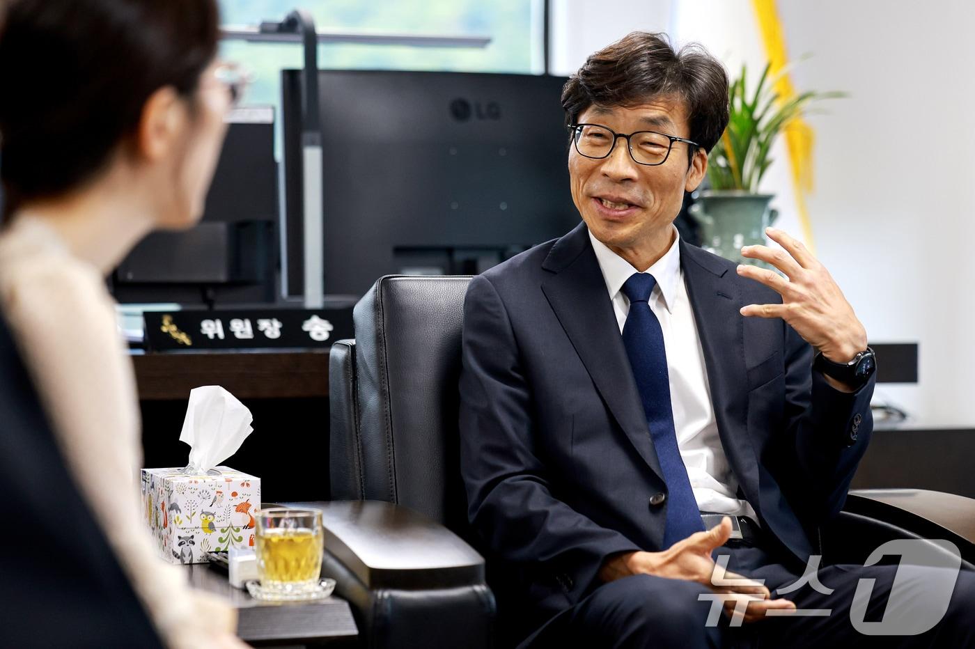 본문 이미지 - 송상교 3기 진실·화해를위한과거사정리위원회 위원장이 2일 서울 중구 진실·화해를위한과거사정리위원회에서 뉴스1과 인터뷰를 하고 있다. 2026.9.2 ⓒ 뉴스1 이호윤 기자