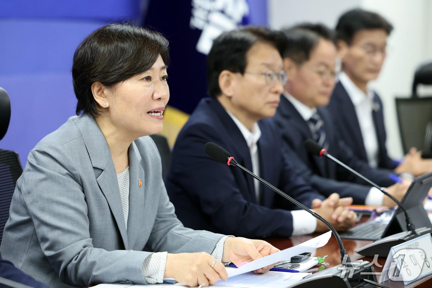 본문 이미지 - 송미령 농림축산식품부 장관이 21일 오전 서울 여의도 국회 의원회관에서 열린 농지 전수조사 추진방향 당정정의회에서 발언을 하고 있다. 2026.9.21 ⓒ 뉴스1 황기선 기자