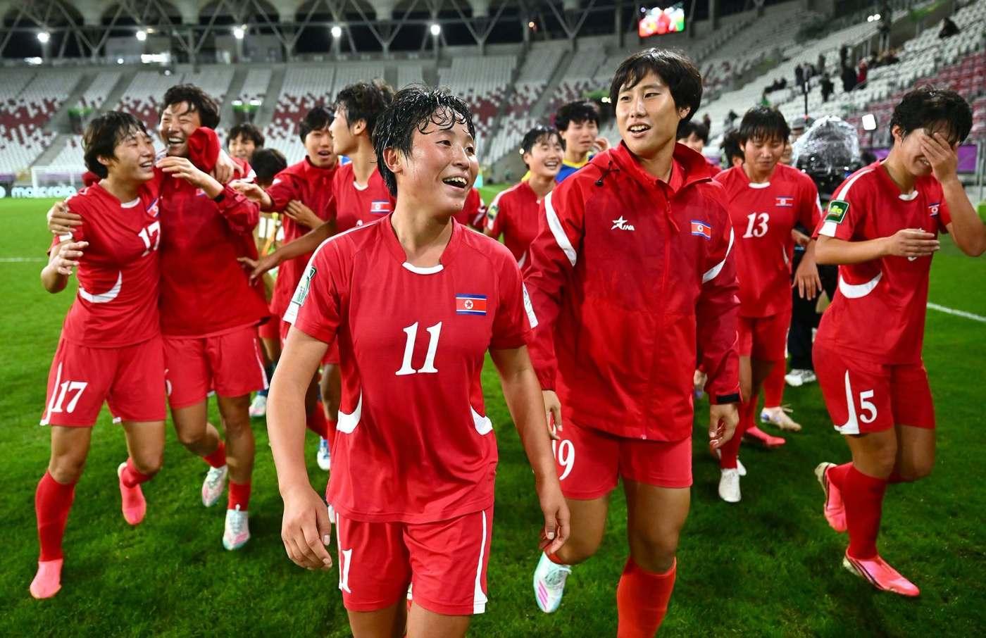 본문 이미지 - U20 여자 월드컵 준결승에 진출한 북한 대표팀. (FIFA 페이스북 캡처. 재판매 및 DB 금지)