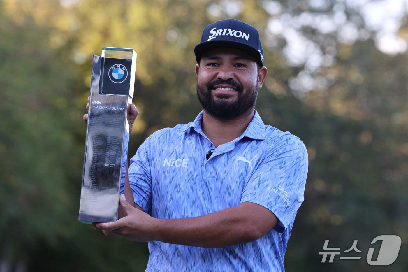 본문 이미지 - DP월드투어 특급 대회 BMW PGA 챔피언십 정상에 오른 JJ스펀.  ⓒ AFP=뉴스1