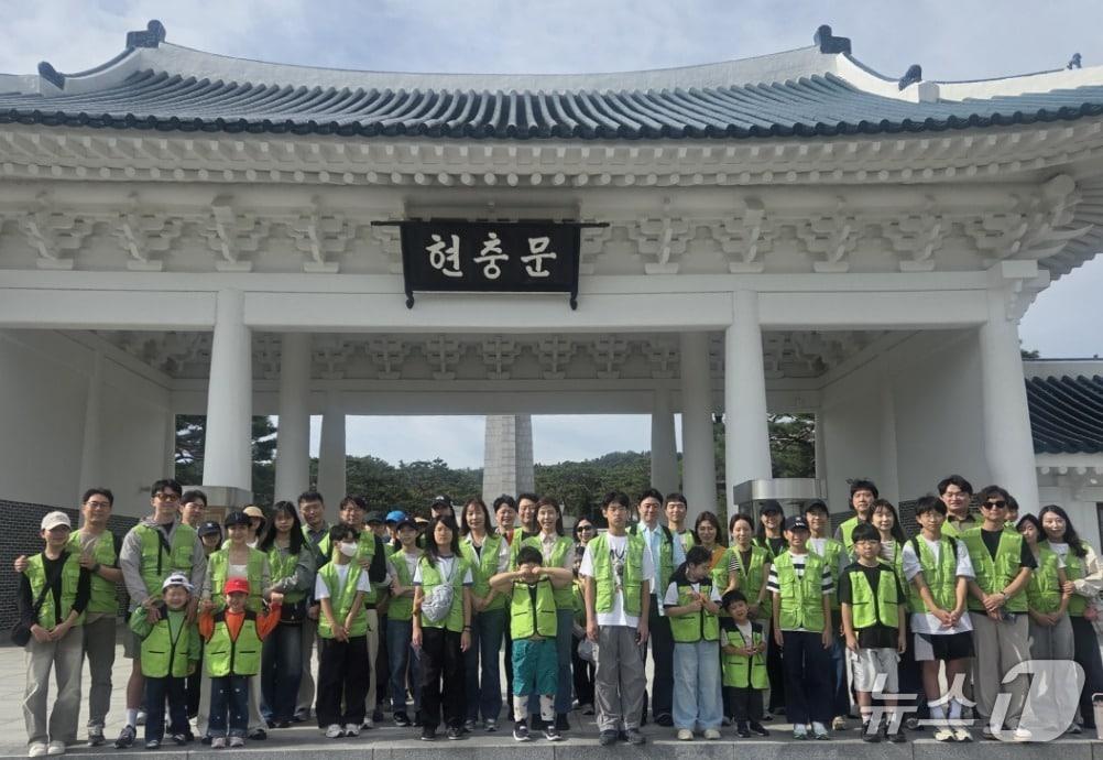 본문 이미지 -  현대엔지니어링 임직원, 국립서울현충원에서 묘역정화 봉사활동 진행 (현대엔지니어링 제공)