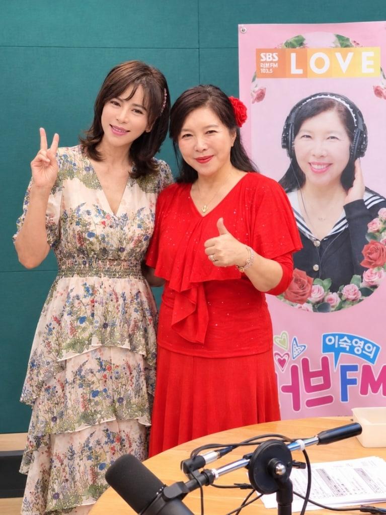 본문 이미지 - 이지영(왼쪽)과 이숙영(가수 이지영 제공)