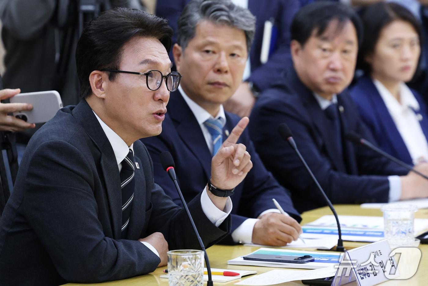 본문 이미지 - 김민석 더불어민주당 대표가 21일 오전 경기 의정부시 경기도청 북부청사에서 열린 경기 예산정책협의회에서 모두발언을 하고 있다. 2026.9.21 ⓒ 뉴스1 오대일 기자