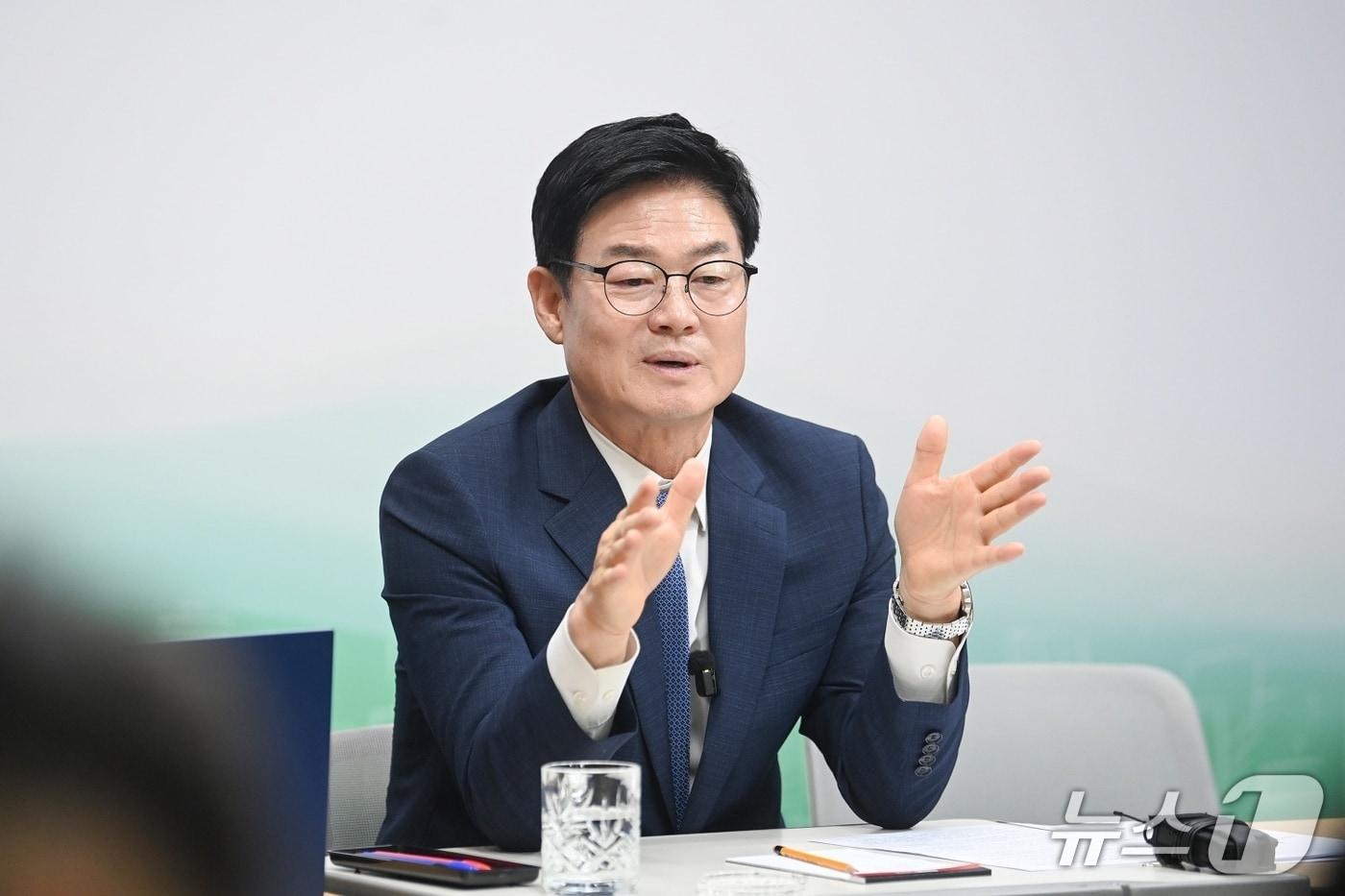 본문 이미지 - 구자열 원주시장이 21일 시청 브리핑룸에서 열린 현안 브리핑을 통해 발언하고 있다.(원주시 제공. 재판매 및 DB 금지)/뉴스1
