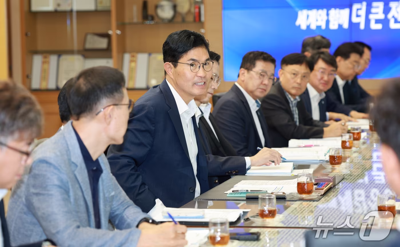 본문 이미지 - 21일 이원택 전북지사가 간부회의를 주재하고 있다.(전북도 제공. 재판매 및 DB 금지)/뉴스1 