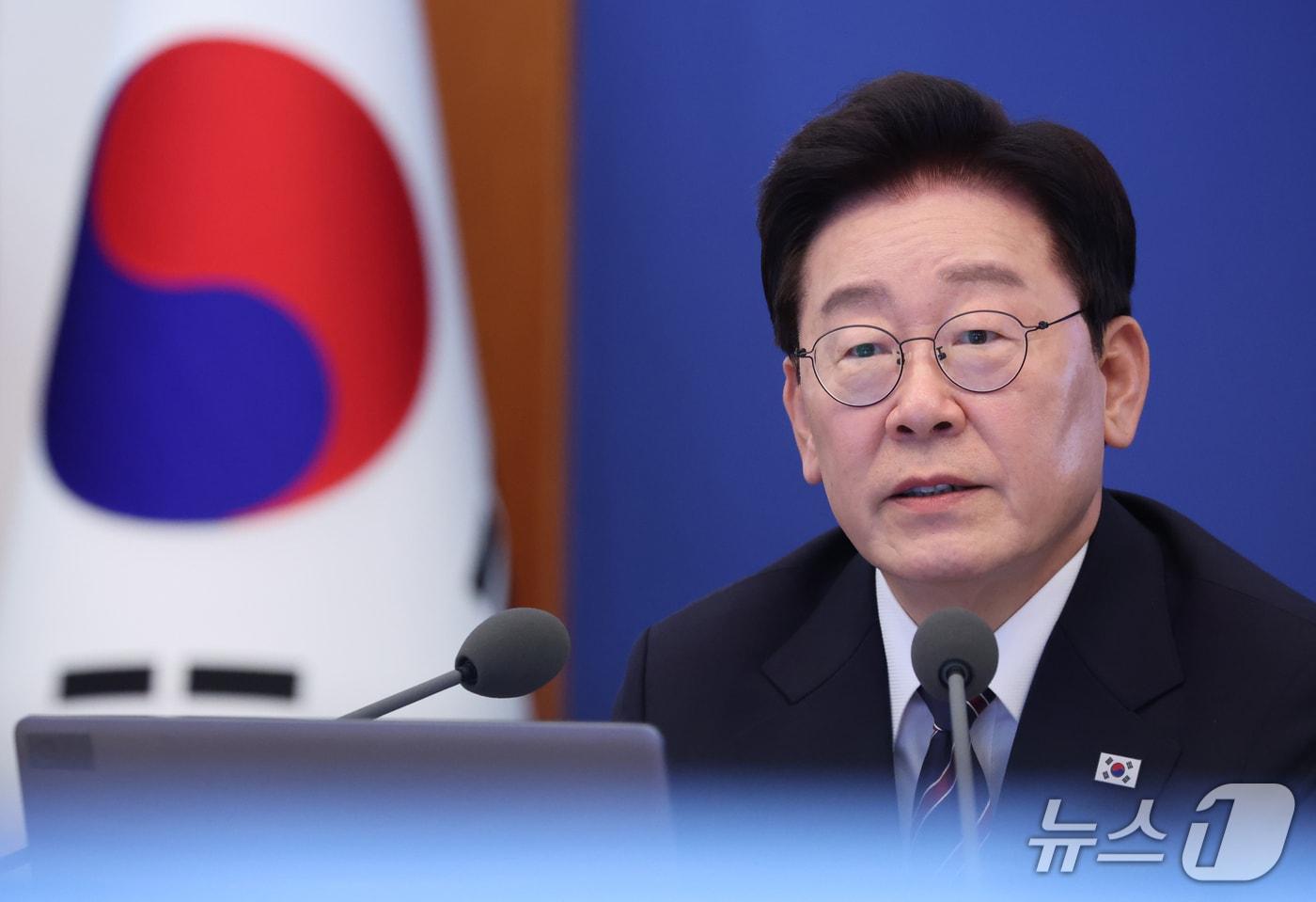 본문 이미지 - 이재명 대통령이 21일 청와대에서 열린 수석보좌관회의에서 발언하고 있다. 2026.9.21 ⓒ 뉴스1 이재명 기자