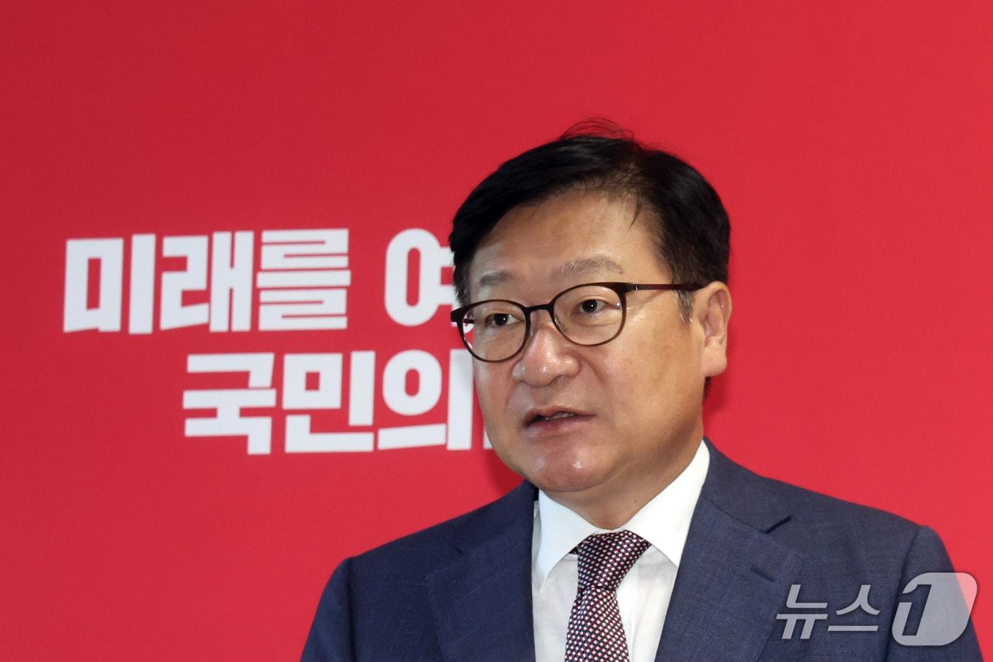 본문 이미지 - 정점식 국민의힘 원내대표가 서울 여의도 국회에서 강훈식 대통령 비서실장 사의표명 관련 브리핑을 하고 있다. 2026.9.21 ⓒ 뉴스1 황기선 기자