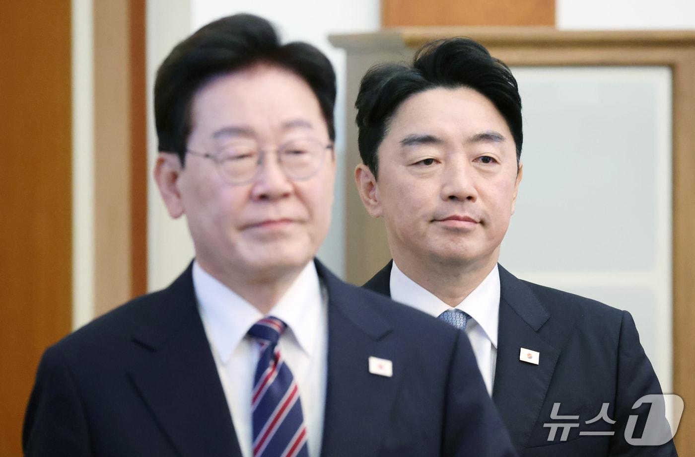 본문 이미지 - 이재명 대통령과 강훈식 비서실장이 21일 청와대에서 열린 수석보좌관회의에 참석하고 있다. 이날 강 비서실장은 사의를 표명했다. 026.9.21 ⓒ 뉴스1 이재명 기자