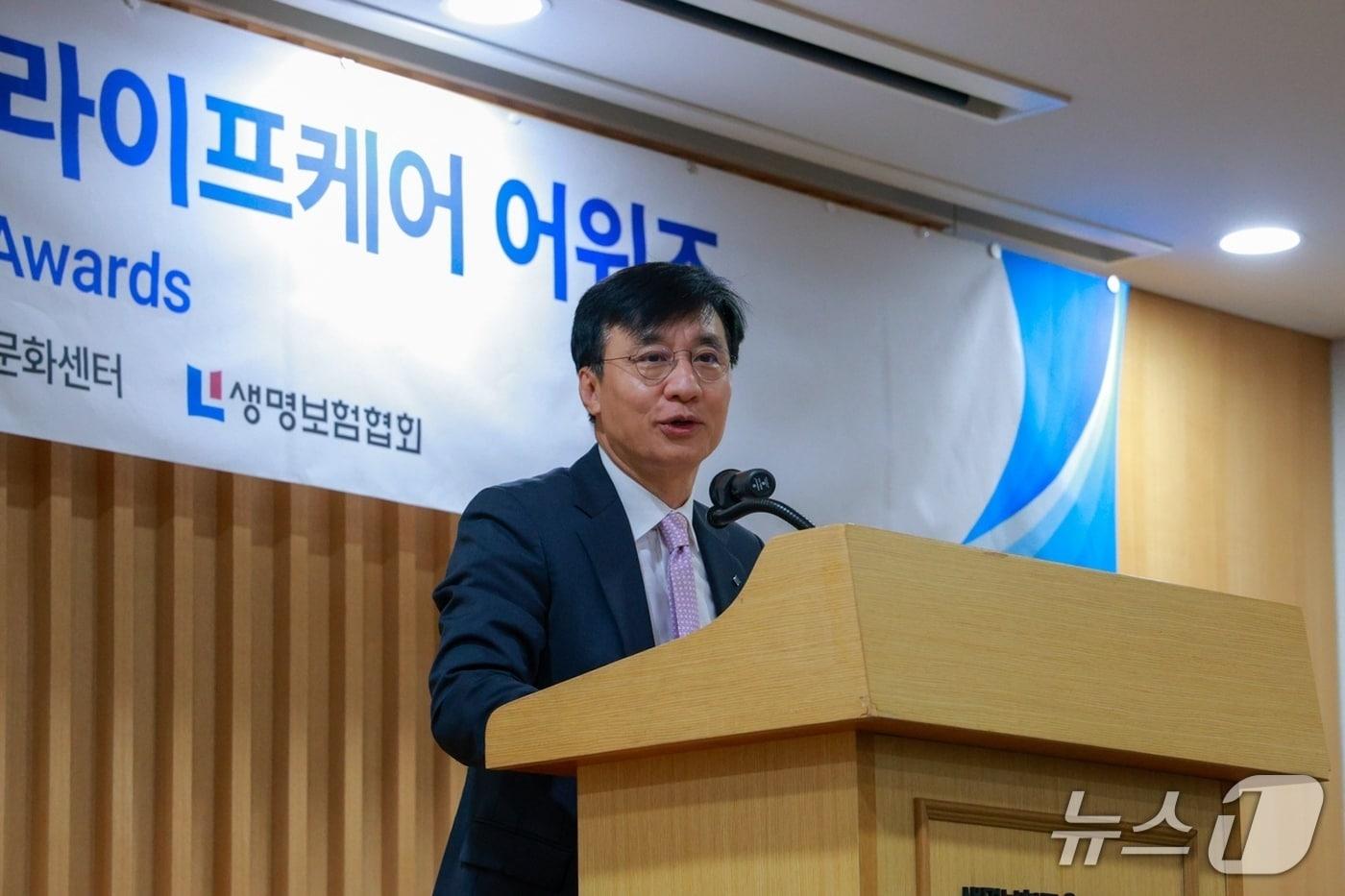 본문 이미지 - 21일 생명보험협회는 생명보험교육문화센터에서 '제1회 생명보험 시니어 라이프케어 어워즈' 시상식을 개최했다고 밝혔다./사진제공=생명보험협회