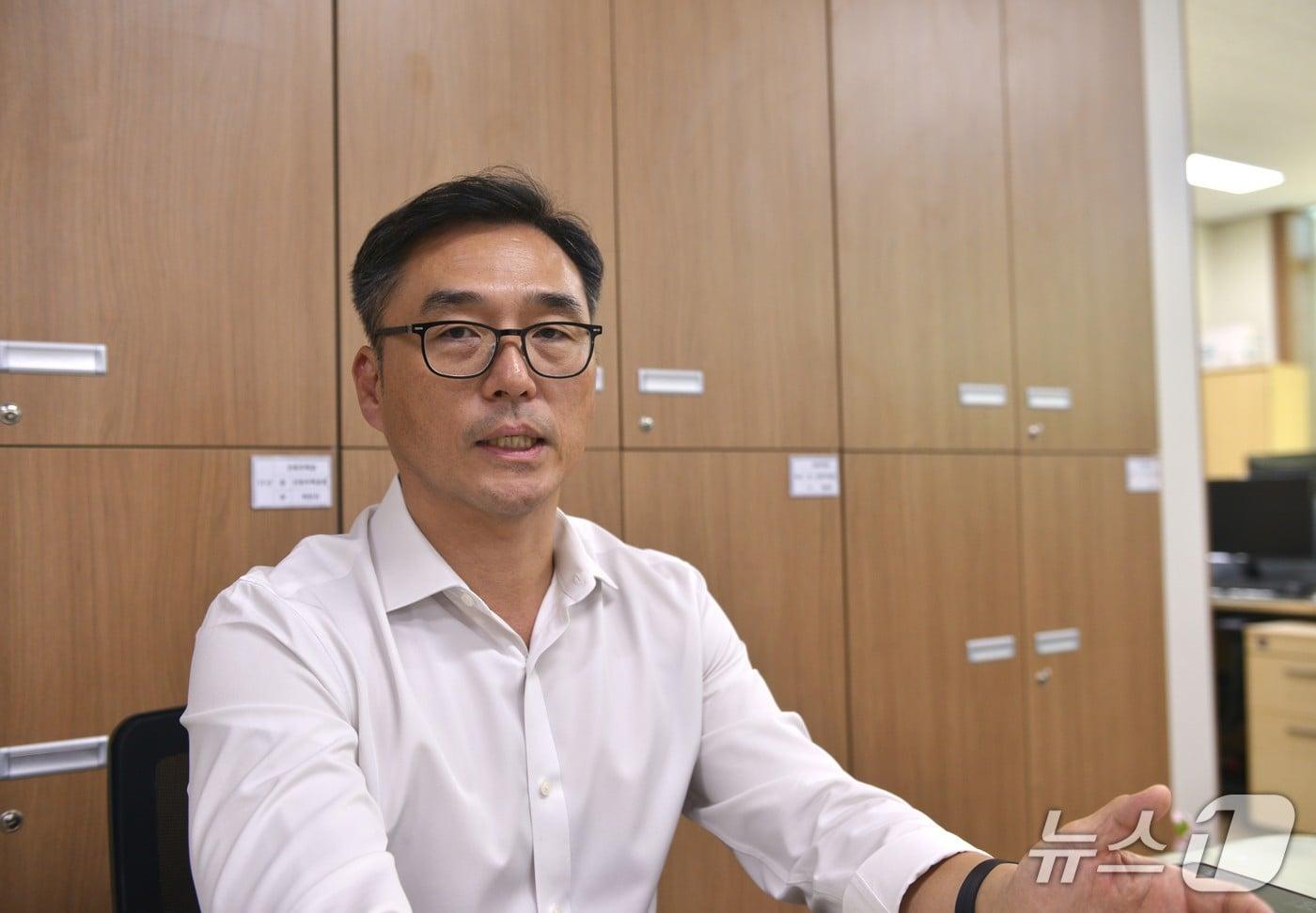 본문 이미지 - 김현 대구 북구 주택건축과 건축1팀장이 21일 북구청에서 6년째 이어진 대현동 이슬람사원 갈등과 대체부지 이전 방안에 대해 설명하고 있다. 2026.9.21 ⓒ 뉴스1 이성덕 기자