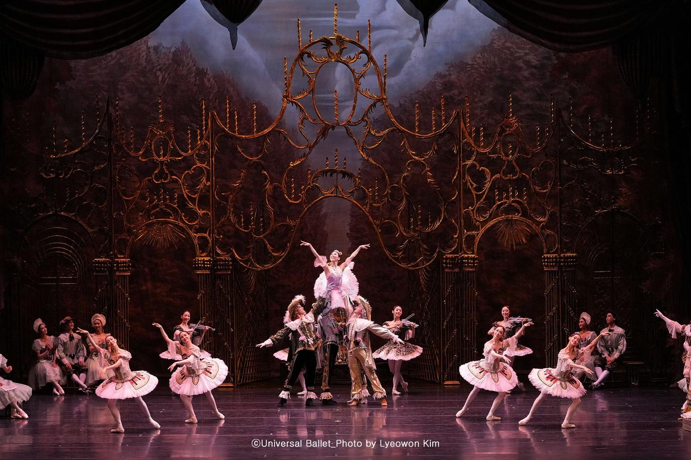 본문 이미지 - 2022년 '잠자는 숲속의 미녀' 공연 사진.ⓒUniversal Ballet_Photo by Lyeowon Kim
