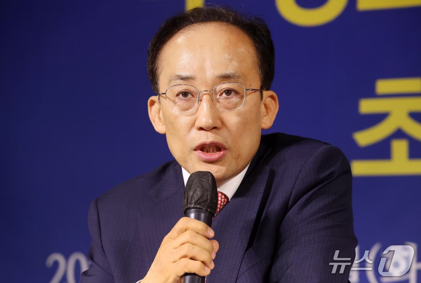 본문 이미지 - 추경호 대구시장이 22일 오전 대구 남구 이천동 대구아트파크에서 열린 아시아포럼21 초청 토론회에서 모두 발언을 하고 있다. 2026.9.22 ⓒ 뉴스1 공정식 기자