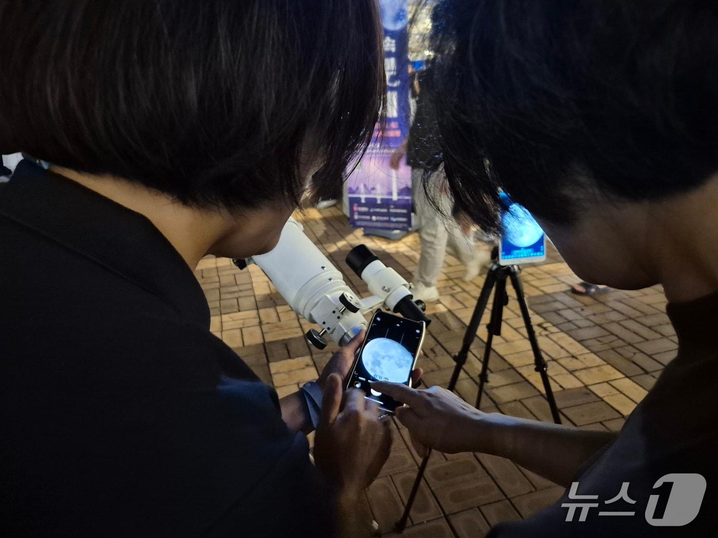 본문 이미지 - 2025 도심 속 달빛 축제 행사 사진.(부산관광공사 제공. 재판매 및 DB 금지)