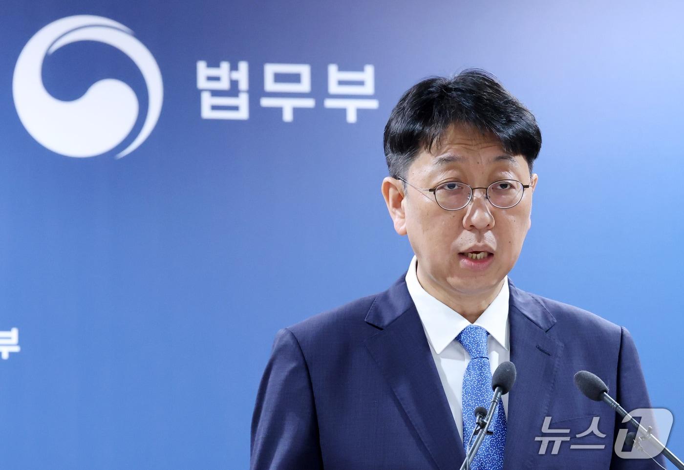 본문 이미지 - 이응철 법무부 검찰국장이 22일 오전 경기도 과천시 법무부에서 공소청 직제안 관련 브리핑을 하고 있다. 2026.9.22 ⓒ 뉴스1 박세연 기자