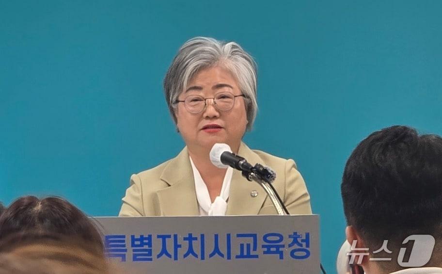 본문 이미지 - 기자회견하는 강미애 세종시교육감. 2026.9.22/뉴스1