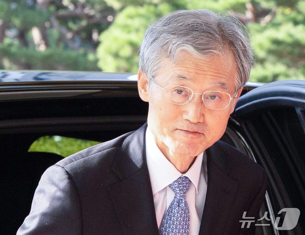 본문 이미지 - 조희대 대법원장이 22일 오전 서울 서초구 대법원 청사로 출근하고 있다. 2026.9.22 ⓒ 뉴스1 이종수 기자