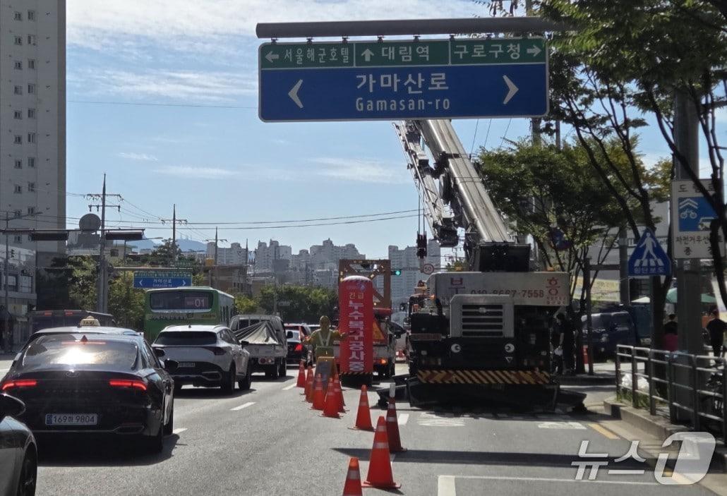 본문 이미지 - 영등포구 상수도관 누수 모습(서울시 제공)