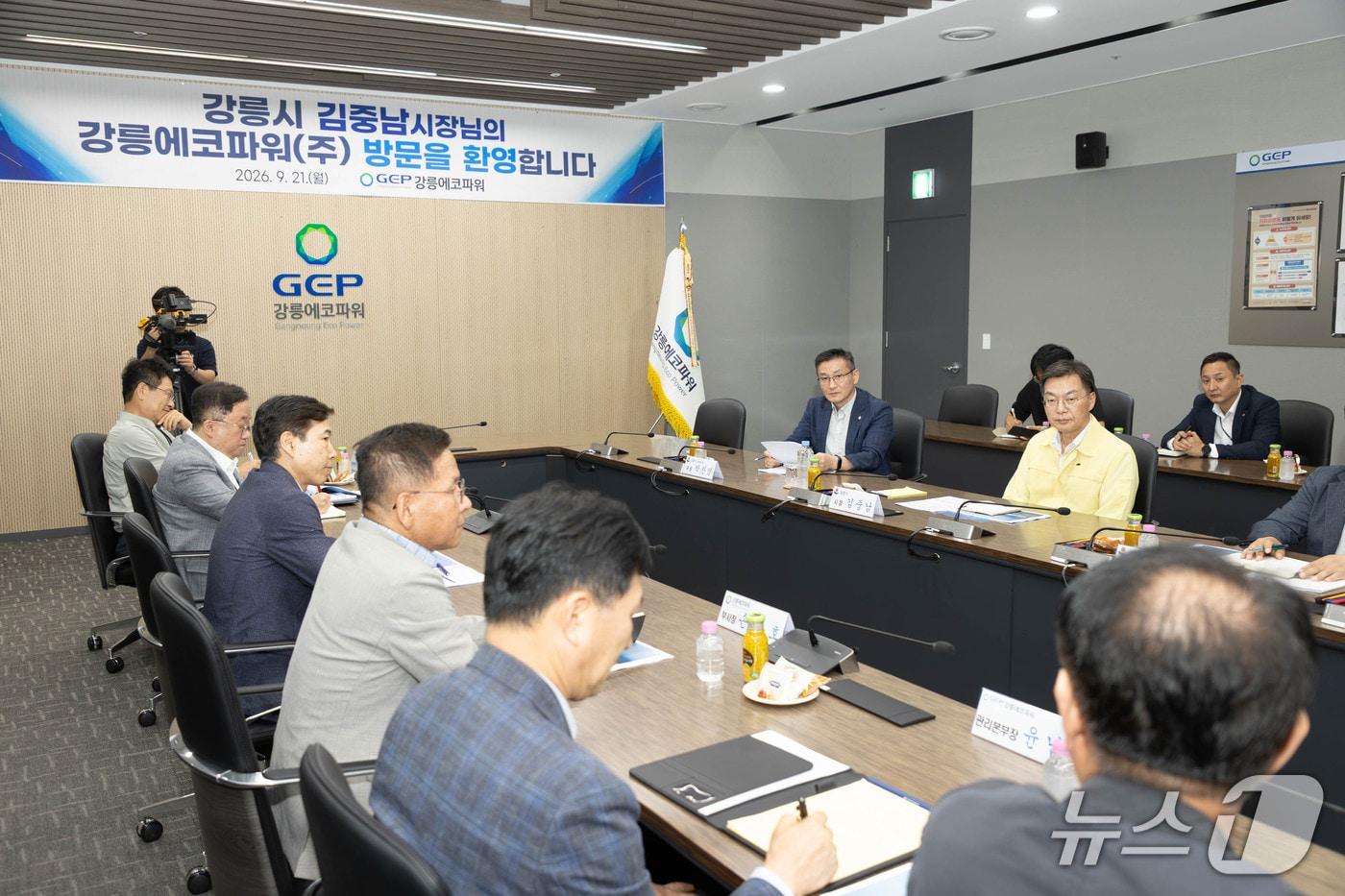 본문 이미지 - 22일 강원 강릉에코파워를 찾은 김중남 강릉시장. (강릉시 제공. 재판매 및 DB 금지)