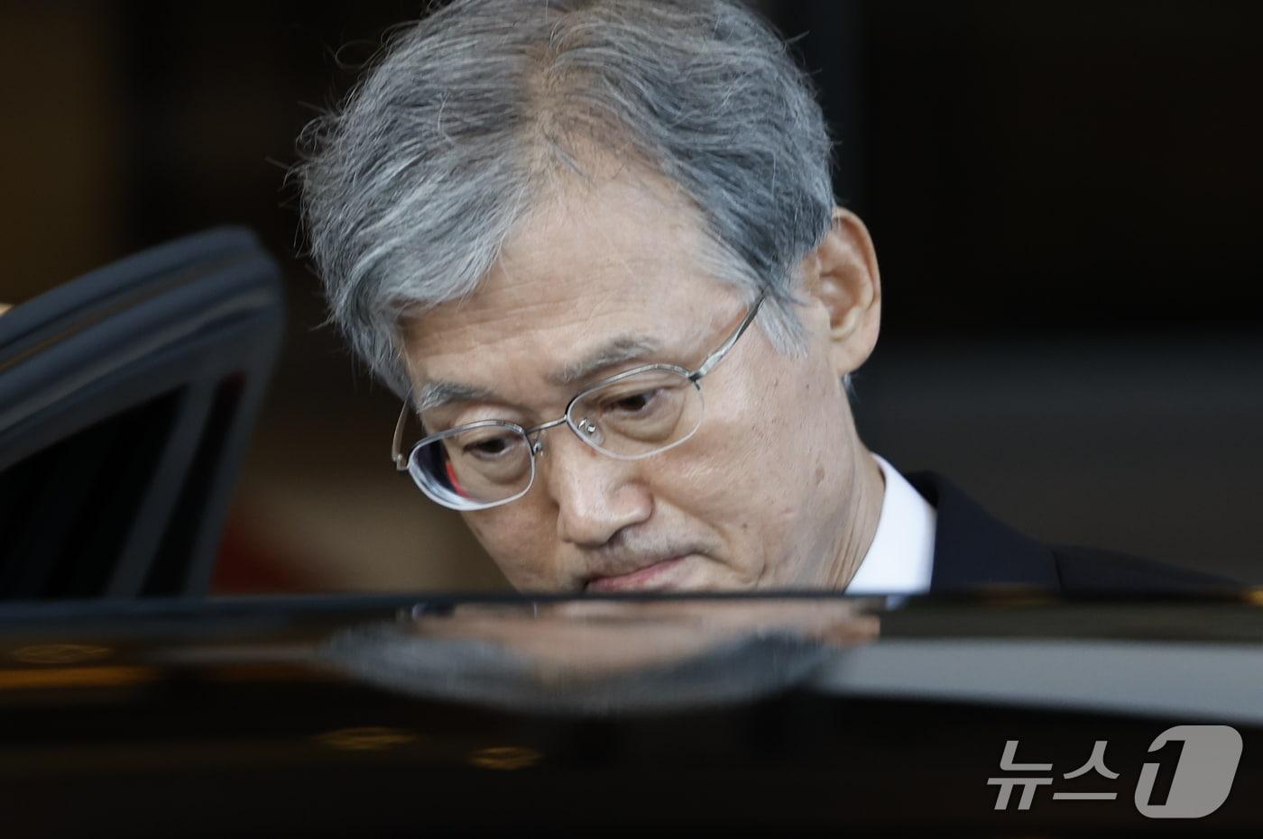 본문 이미지 - 이재명 대통령의 대법관 후보 재제청 요구에 거부 의사를 밝힌 조희대 대법원장이 22일 오후 서울 서초구 서초동 대법원에서 퇴근하고 있다. 2026.9.22 ⓒ 뉴스1 박정호 기자