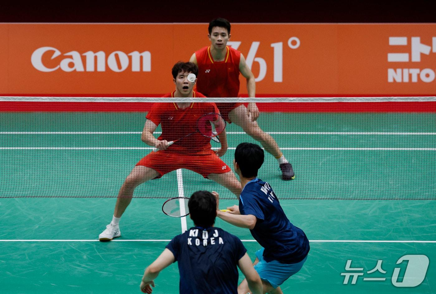 본문 이미지 - 한국 남자 배드민턴이 단체전 8강에서 중국에 2-3으로 패했다.ⓒ 로이터=뉴스1