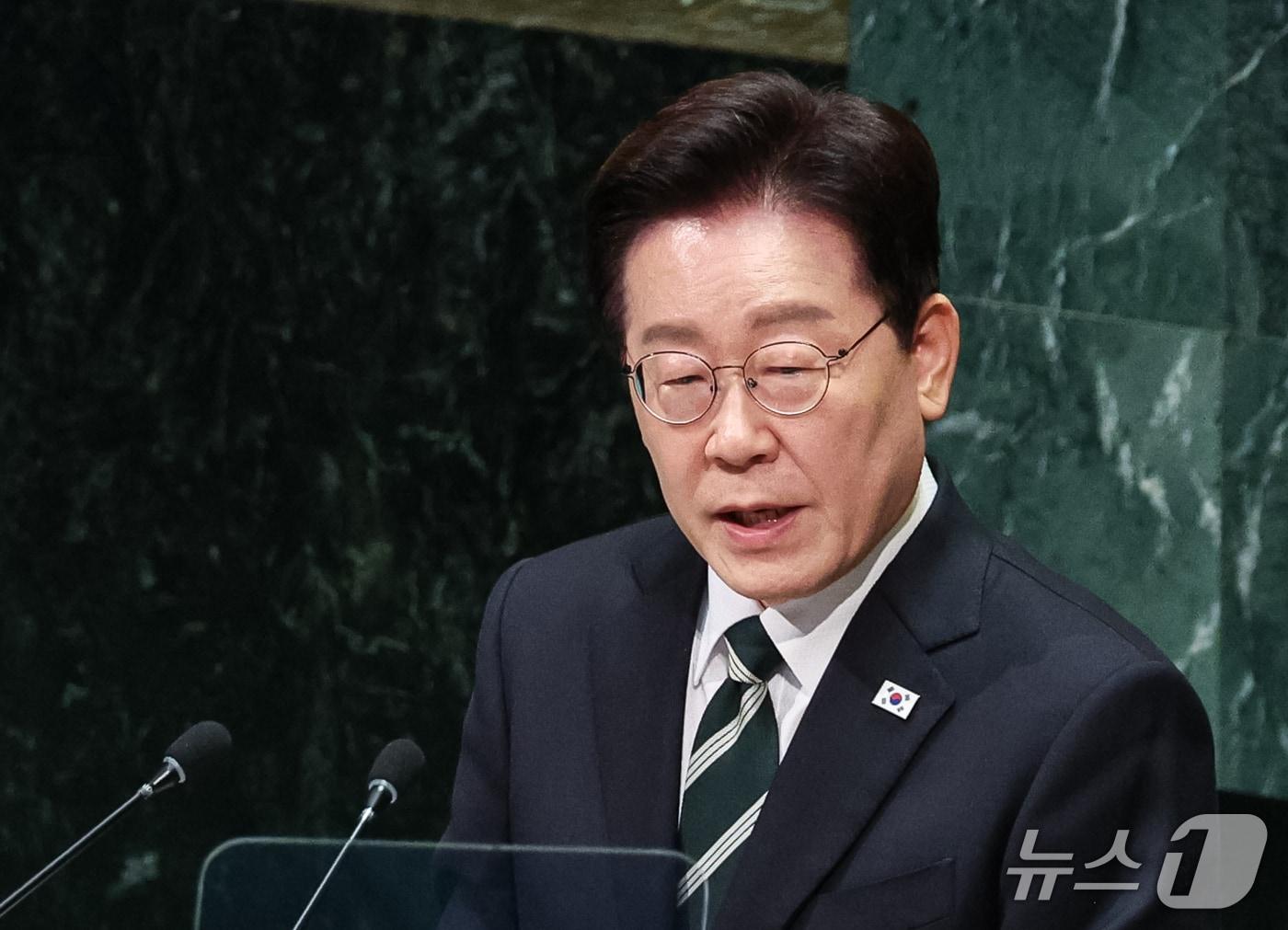본문 이미지 - 이재명 대통령이 22일(현지시간) 미국 뉴욕 유엔본부에서 열린 제81차 유엔총회에서 기조연설을 하고 있다. 2026.9.23 ⓒ 뉴스1 허경 기자