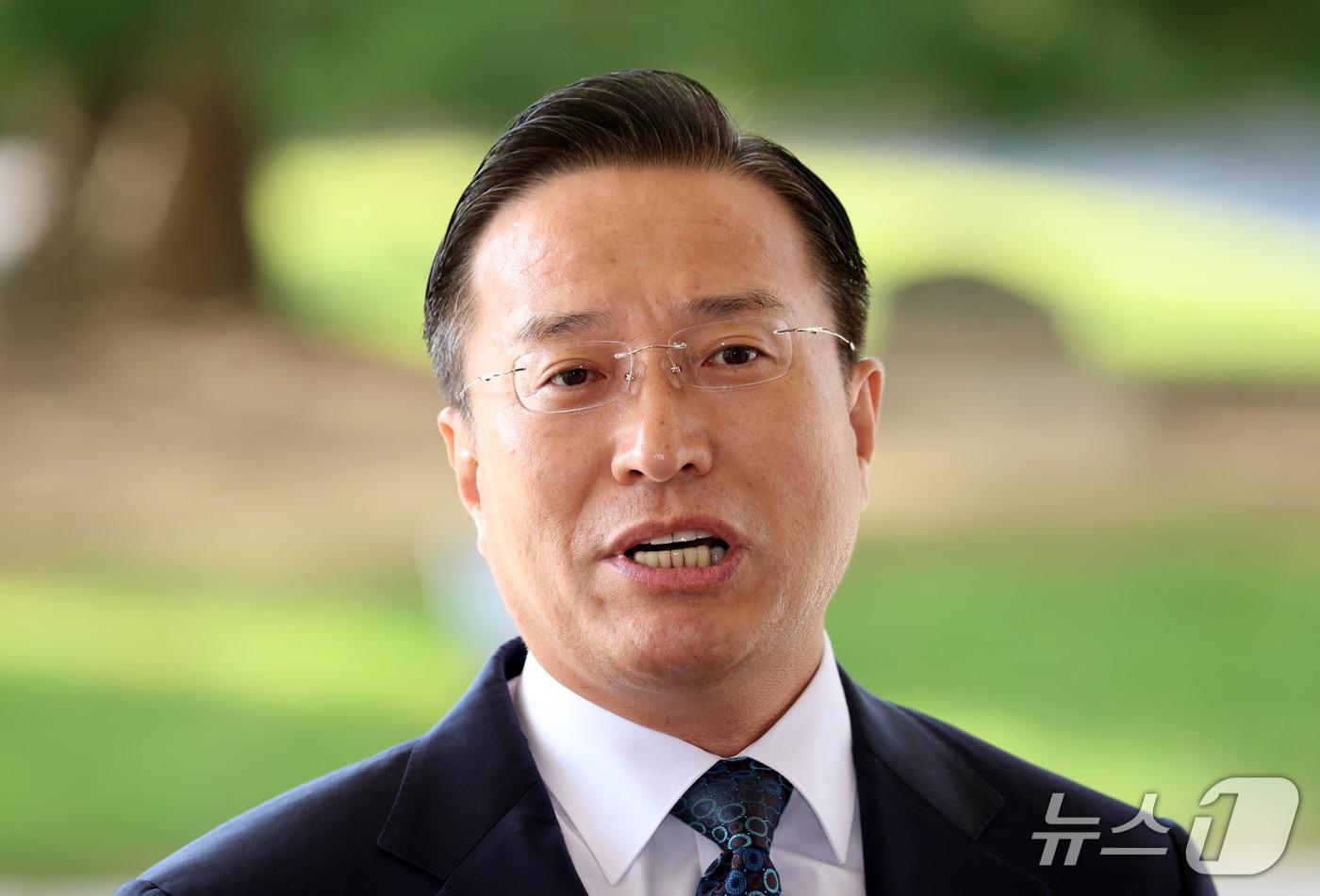 본문 이미지 - 이정현 검찰총장 직무대행이 23일 오전 서울 서초구 대검찰청으로 출근하며 취재진 질문에 답변하고 있다. 2026.9.23 ⓒ 뉴스1 김명섭 기자