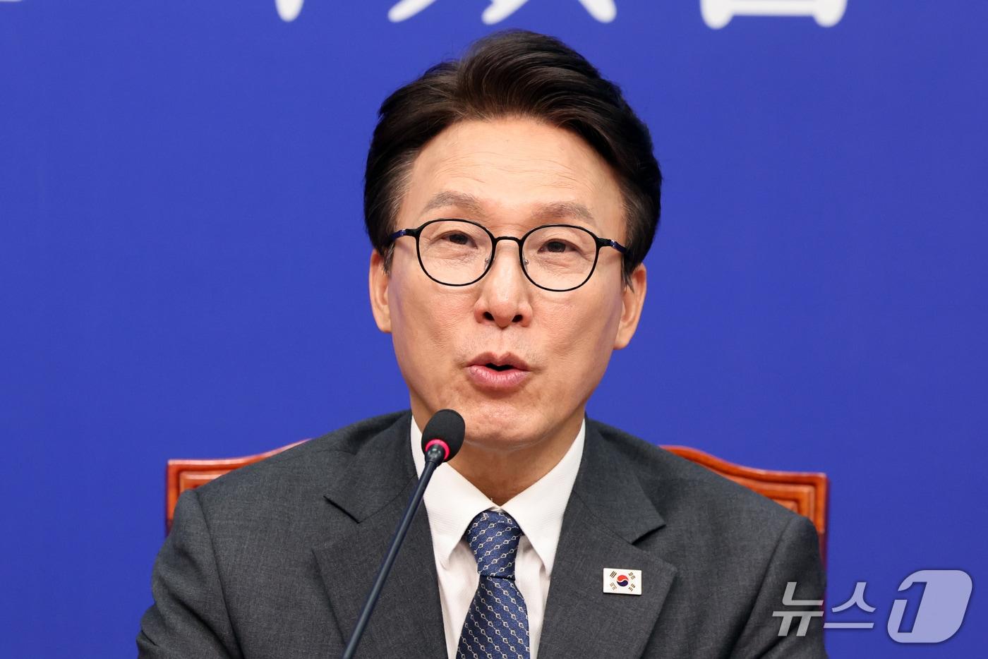 본문 이미지 - 김민석 더불어민주당 대표가 23일 오전 서울 여의도 국회에서 열린 최고위원회의에서 발언을 하고 있다. 2026.9.23 ⓒ 뉴스1 황기선 기자