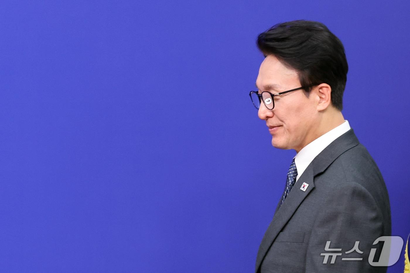 본문 이미지 - 김민석 더불어민주당 대표가 23일 오전 서울 여의도 국회에서 열린 최고위원회의에 참석하고 있다. 2026.9.23 ⓒ 뉴스1 황기선 기자