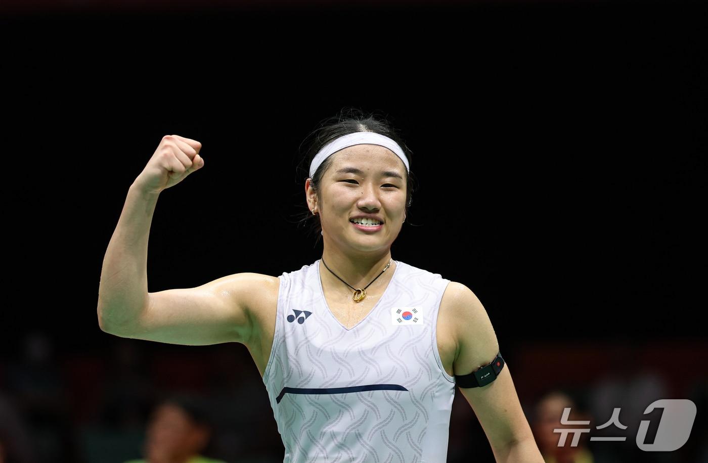 본문 이미지 - 23일 일본 아이치현 이치노미야시립 종합체육관에서 열린 2026 아이치·나고야 아시안게임 배드민턴 여자 단체 준결승 대한민국과 일본의 경기, 대한민국 안세영이 일본 야마구치 아카네를 상대로 경기하고 있다. 2026.9.23 ⓒ 뉴스1 김도우 기자