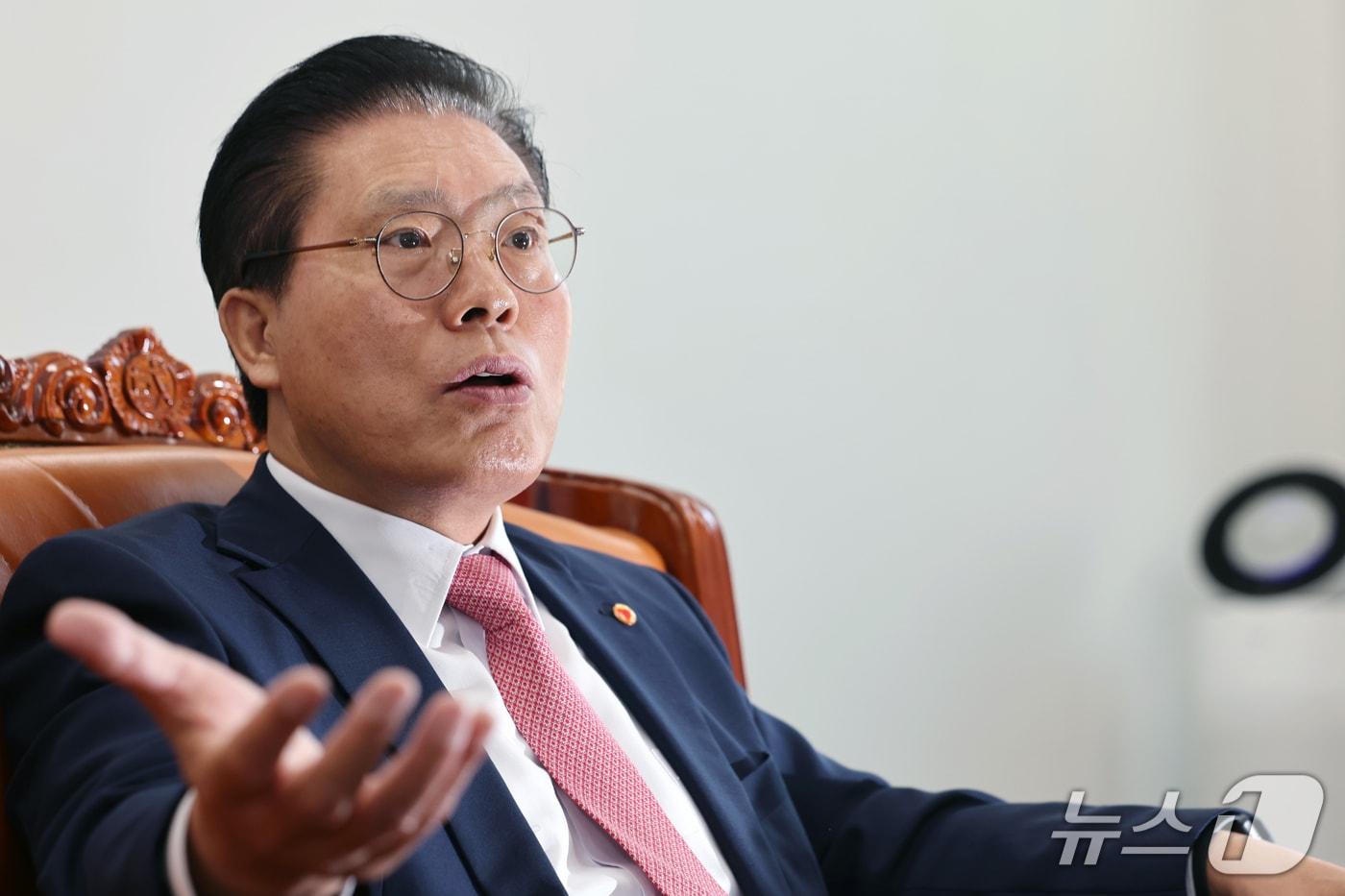본문 이미지 - 송석준 국회 외교통일위원회 위원장이 지난 23일 서울 여의도 국회에서 뉴스1과 인터뷰를 하고 있다. 2026.9.23 ⓒ 뉴스1 황기선 기자