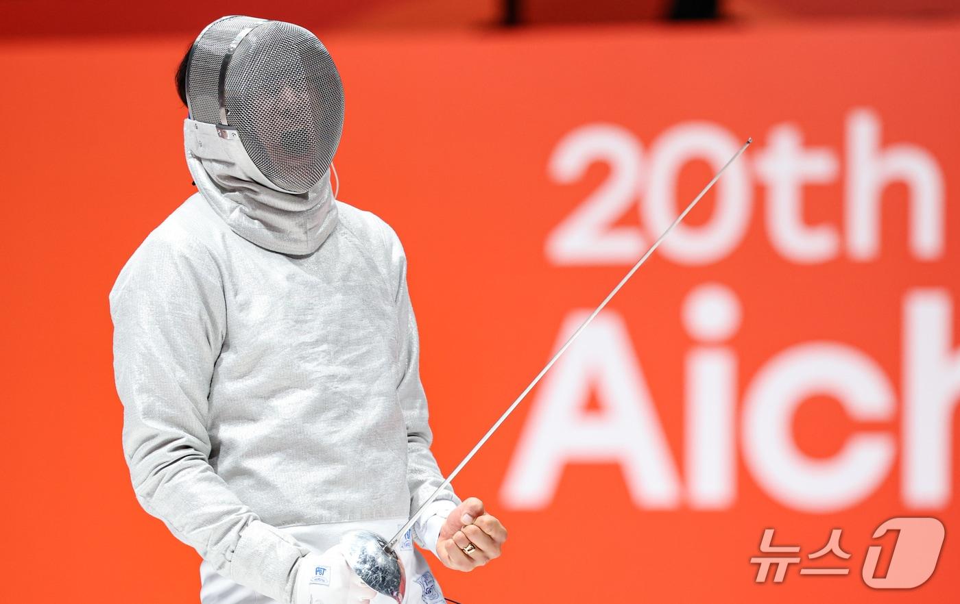 본문 이미지 - 대한민국 오상욱이가 23일 일본 도코나메시 아이치 스카이 엑스포홀에서 열린 2026 아이치·나고야 아시안게임 펜싱 남자 사브르 준결승에서 카자흐스탄 사르키스얀 아르욤을 꺽고 기뻐하고 있다. 2026.9.23 ⓒ 뉴스1 김도우 기자