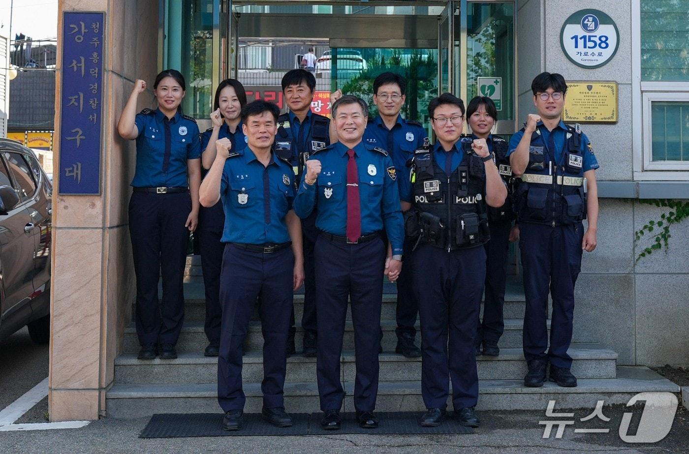 본문 이미지 - 청주흥덕경찰서 강서지구대 방문 모습.(충북경찰청 제공. 재판매 및 DB 금지) 2026.9.23/뉴스1