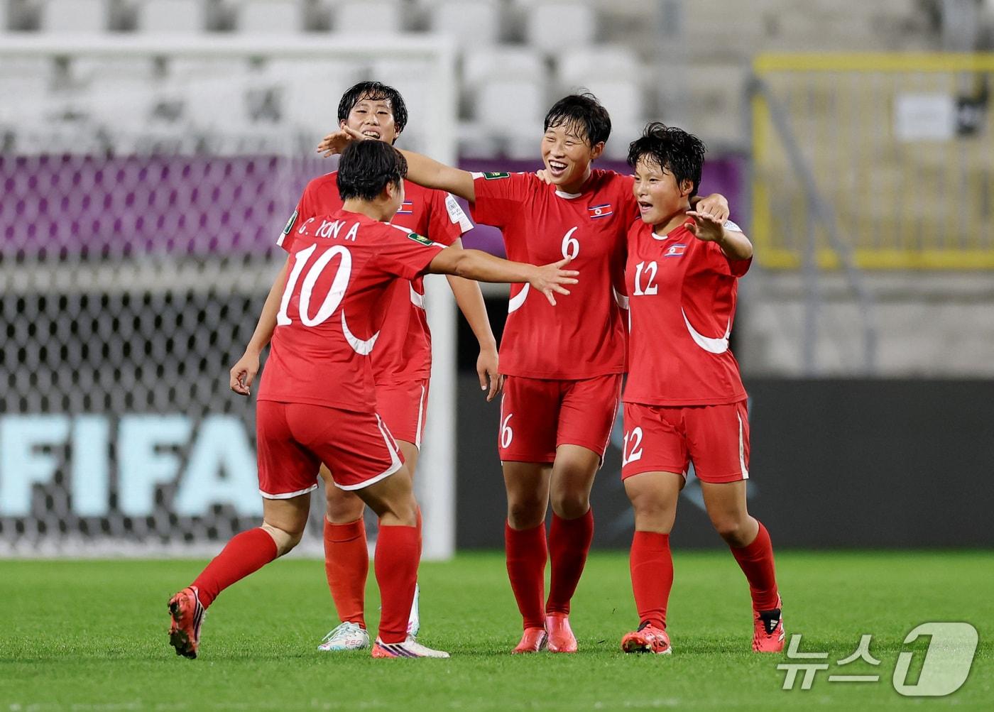 본문 이미지 - FIFA U20 여자 월드컵 결승전에 오른 북한.  ⓒ 로이터=뉴스1