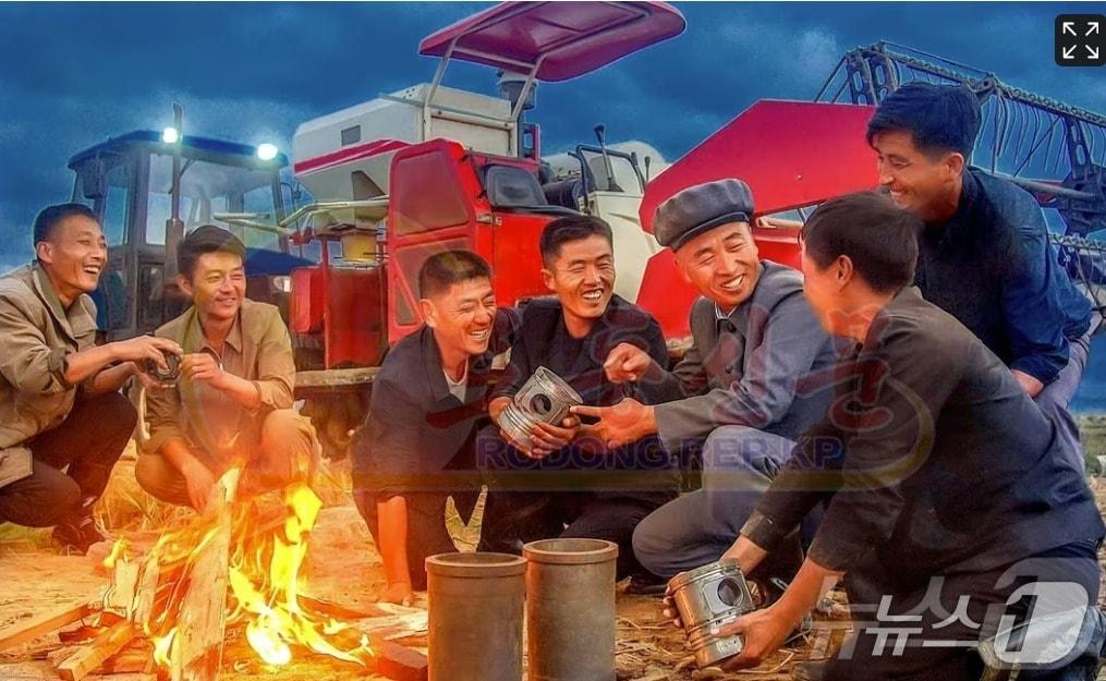 본문 이미지 - (평양 노동신문=뉴스1) = 북한 노동당 기관지 노동신문은 1일 연안군 발산농장 기계화 초병들과 초급 당 일꾼(간부)가 트랙터 수리에 대해 논의하는 모습을 실으면서 "농촌 기계화 초병의 영예를 떨쳐가자"라고 보도했다. [국내에서만 사용가능. 재배포 금지. DB 금지. For Use Only in the Republic of Korea. Redistribution Prohibited] rodongphoto@news1.kr 