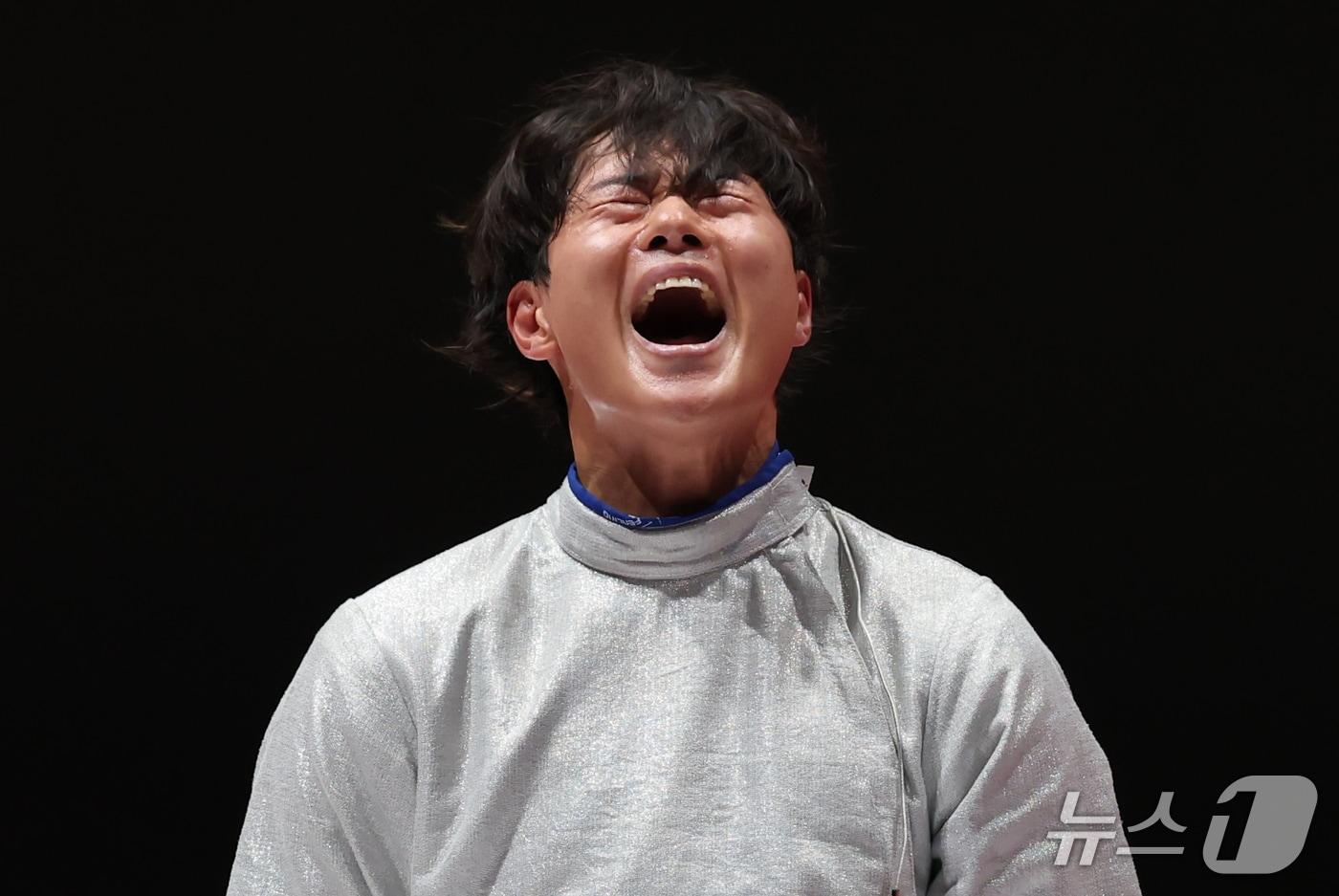 본문 이미지 - 26일 일본 아이치현 도코나메 아이치 스카이 엑스포에서 열린 2026 아이치·나고야 아시안게임 펜싱 남자 사브르 단체전 결승에서 승리하며 아시안게임 4연패를 달성한 오상욱이 포효하고 있다. 2026.9.26 ⓒ 뉴스1 김민지 기자