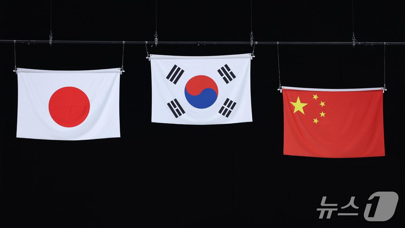 본문 이미지 - 26일 일본 나고야 아이치 인터내셔널 아레나에서 열린 2026 아이치·나고야 아시안게임 여자농구 시상식에서 태극기가 걸려있다. 2026.9.26 ⓒ 뉴스1 안은나 기자