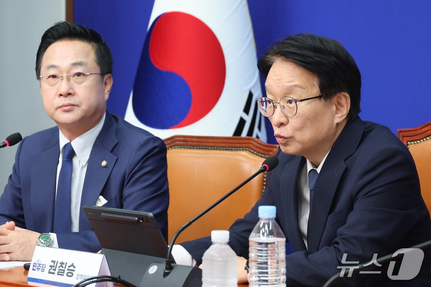 본문 이미지 - 권칠승 더불어민주당 정책위의장이 27일 서울 여의도 국회에서 추석민심 관련 기자간담회를 하고 있다. 2026.9.27 ⓒ 뉴스1 신웅수 기자