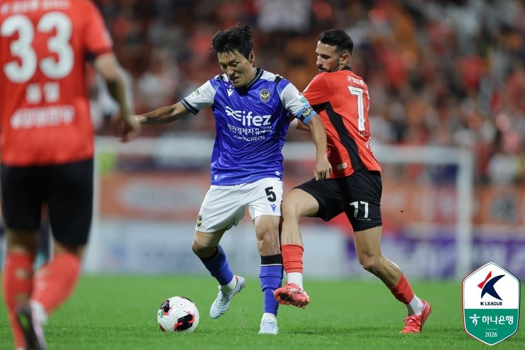 본문 이미지 - 강원과 인천이 0-0으로 비겼다.(한국프로축구연맹 제공) 