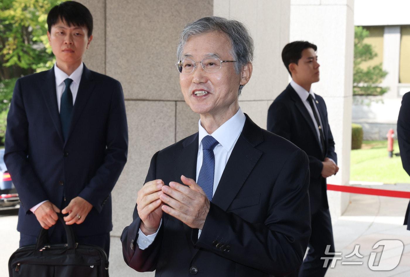 본문 이미지 - 조희대 대법원장이 28일 오전 서울 서초구 대법원으로 출근하며 취재진의 질문에 답하고 있다. 2026.9.28 ⓒ 뉴스1 이광호 기자