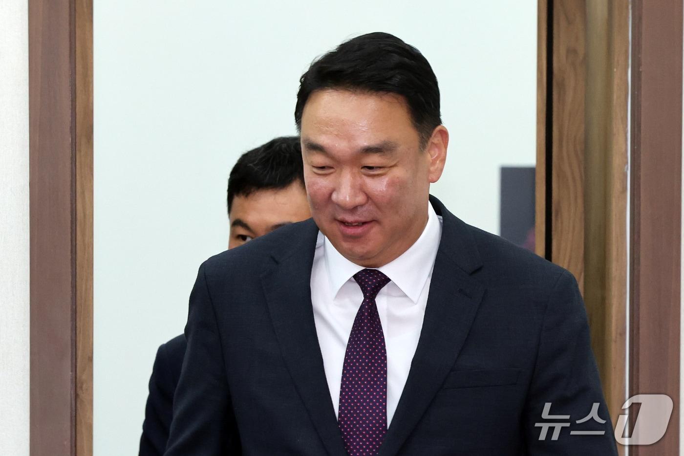 본문 이미지 - 정희용 국민의힘 사무총장이 28일 오전 서울 여의도 국회에서 열린 최고위원회의에 참석하고 있다. 2026.9.28 ⓒ 뉴스1 황기선 기자