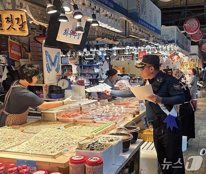 본문 이미지 - 인천 경찰이 순찰 활동을 하고 있다.(인천경찰청 제공. 재배포 및 DB금지)2026.9.28/뉴스1