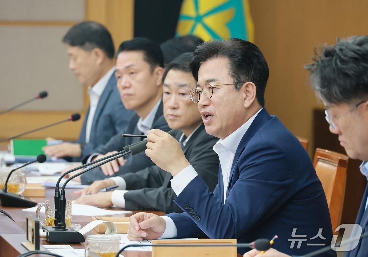 본문 이미지 - 허태정 시장이 28일 주간업무회의를 주재하고 있다. (대전시 제공) / 뉴스1