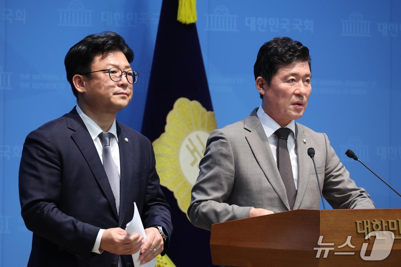 본문 이미지 - 구자근 국민의힘 의원(오른쪽). 2026.9.28 ⓒ 뉴스1 신웅수 기자